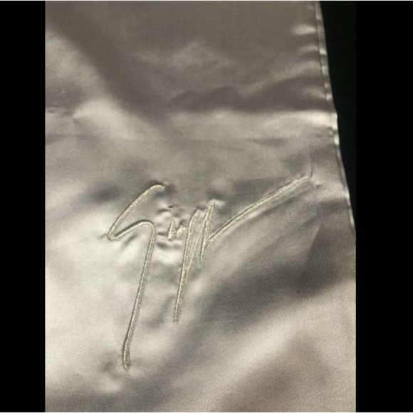Authentic Giuseppe Zanotti Dust Bag 15.9" x15.2" - Picture 2 of 4
